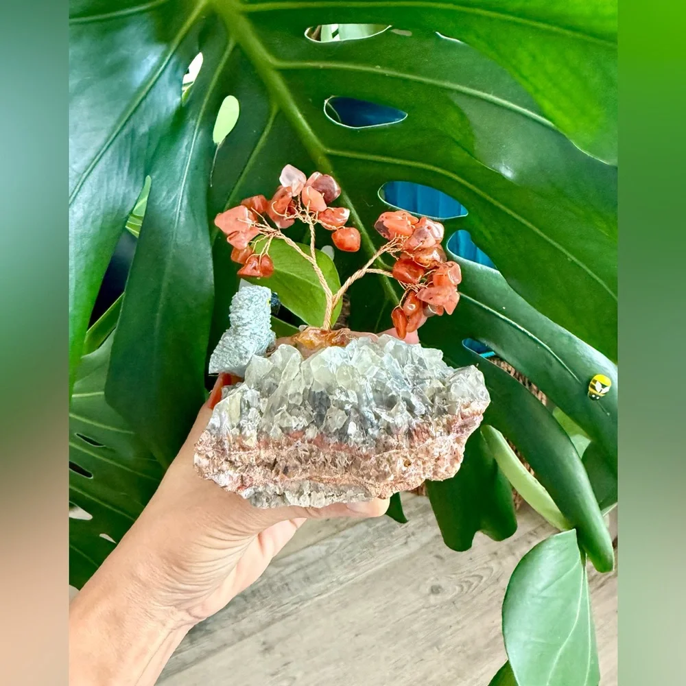 Parrot carving on calcite